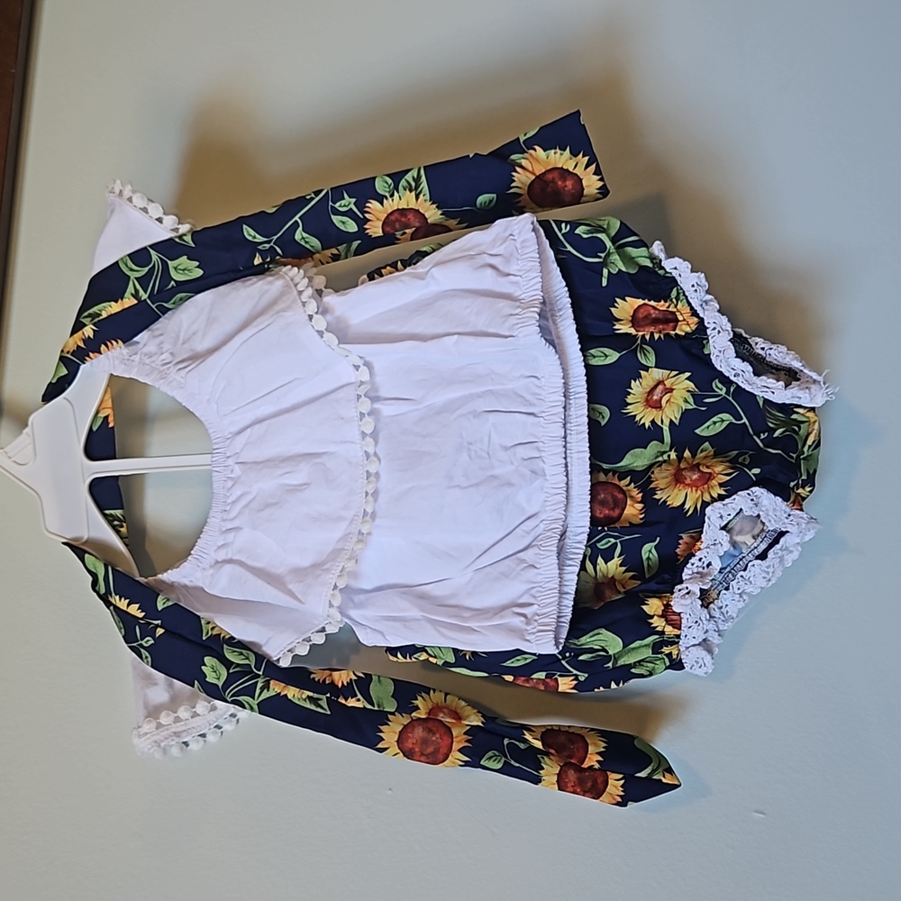 Little Girl's size 110 (4/5) outfit